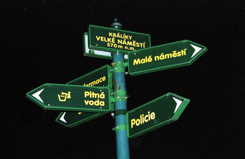 Drogowskaz na kralickim rynku